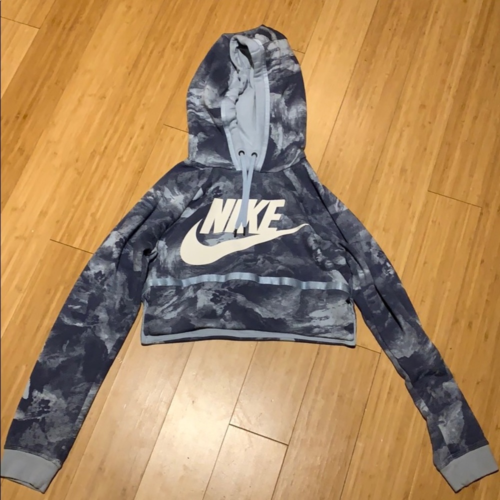 Nike cropped hoodie size small.